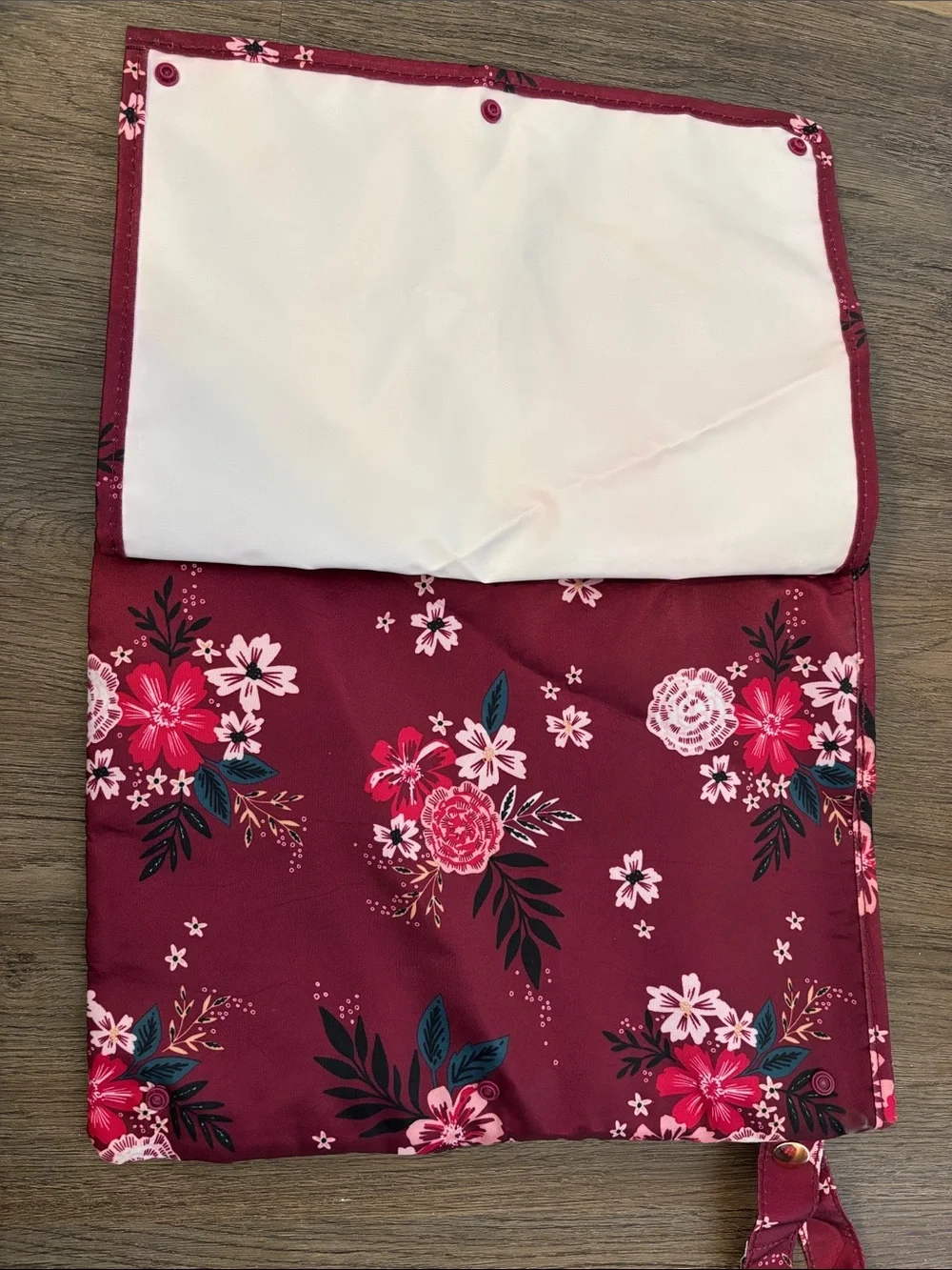 Sarah Wells Lizzy Pumping Nursing Bag with Pumparoo Accessory Berry Bloom Color